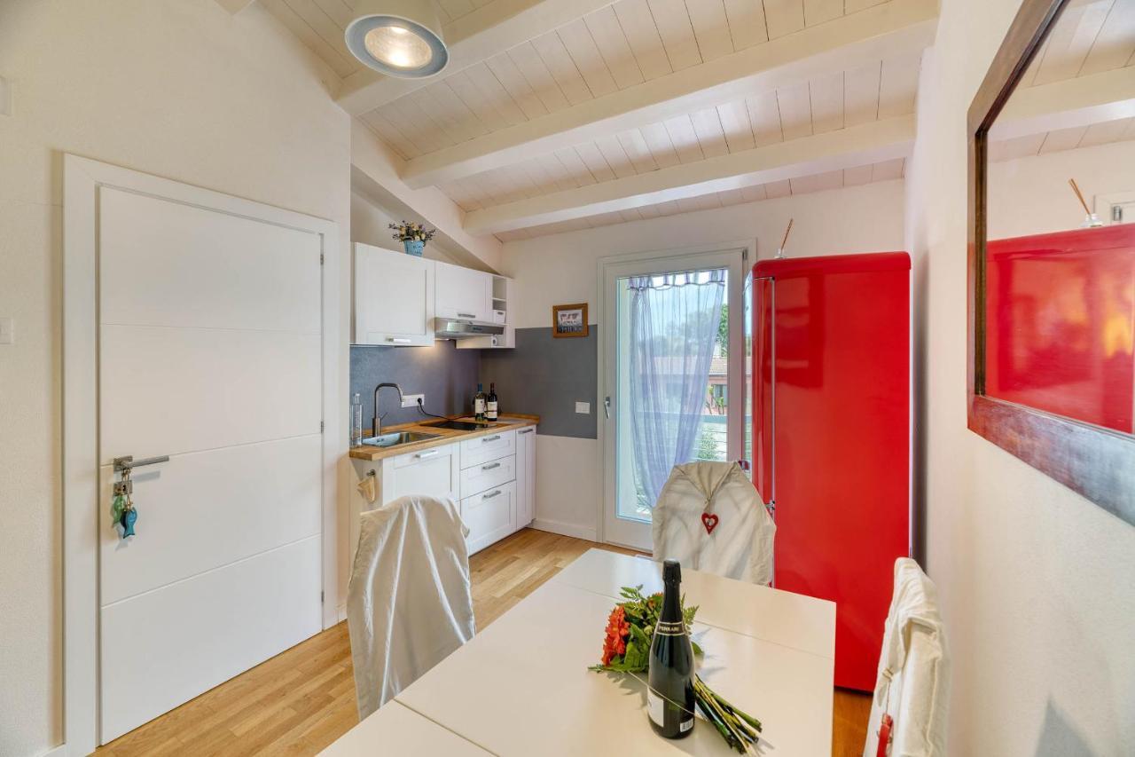 La Casa Degli Ulivi Appartamento In Villa Con Patio Куарту-Сант'Елена Екстер'єр фото