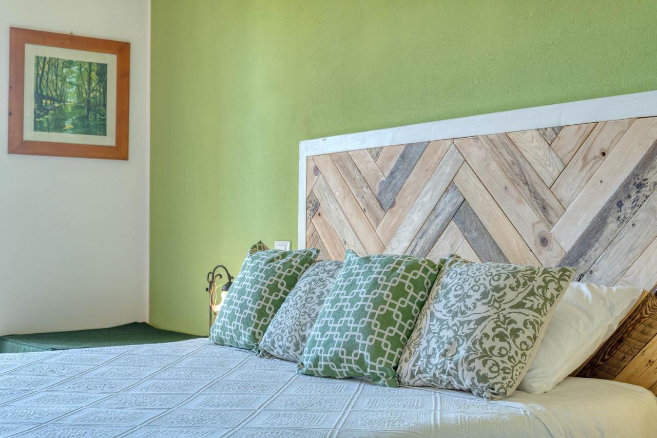 La Casa Degli Ulivi Appartamento In Villa Con Patio Куарту-Сант'Елена Екстер'єр фото